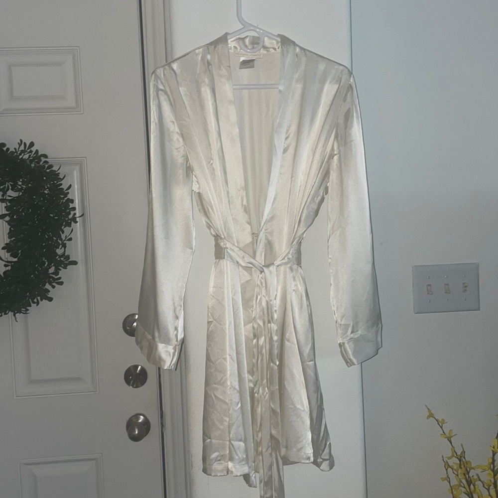 California Dynasty Satin Belted Robe Size M
